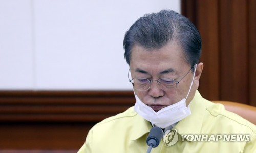 '마스크 대란'에 고개 숙인 문대통령…"장관은 현장으로" 채찍질