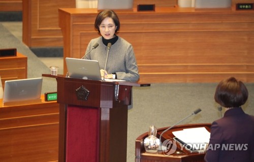 유은혜 "신천지 협조 안되는 부분은 법적 강제력 행사해야"