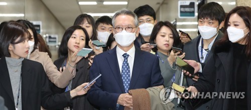 '박근혜 옥중정치'에 고민 빠진 통합당…'통합이냐, 쇄신이냐'