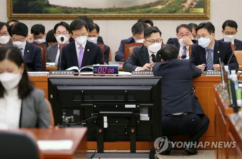 박완주 "코로나 확진 해수부 공무원, 농해수위 참석 후 감염"