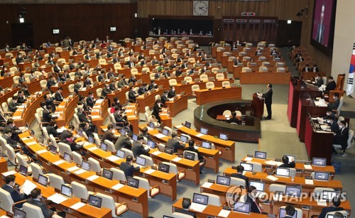 정총리 "코로나19 종식 위해 특단의 대책 필요…재정역할 절실"