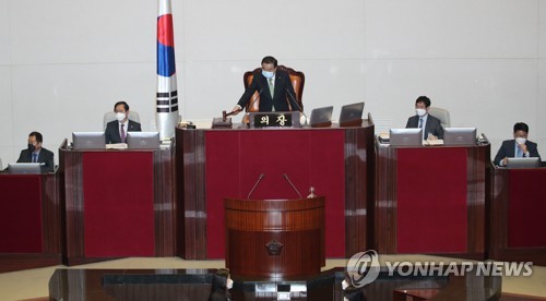 국회 본회의, '선거구 획정안 제출 지연'에 오후 9시로 순연