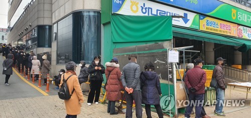 오늘 풀리는 마스크 470만개…"약국,서울·경기외 하나로마트에"
