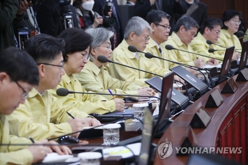 정부, 국무회의서 '금융소비자 보호' 금소법 공포안 의결(종합)