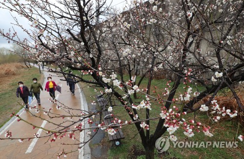 [내일날씨] 서울 등 중부지역에 봄비…곳곳 탁한 미세먼지