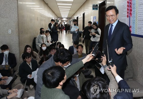 '후순위 7석' 배수진 친 민주…소수당 '비례연합 참여' 견인할까