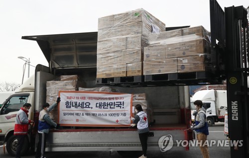 중국 정부 지원 마스크·방호복 첫 도착…"20일 전국 배부"