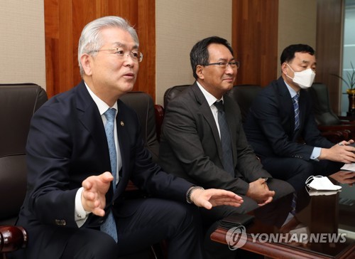 김용삼 차관 "종교계 협력하면 코로나 조기 종식될 수 있어"