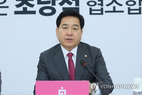 심재철, 추경 증액에 "헬리콥터 현금살포식 무작정 예산 안돼"