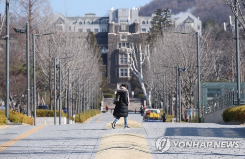 개강에도 스산한 캠퍼스…온라인 수업은 '먹통' 학생은 '분통'