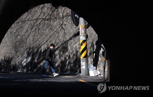 개강에도 스산한 캠퍼스…온라인 수업은 '먹통' 학생은 '분통'