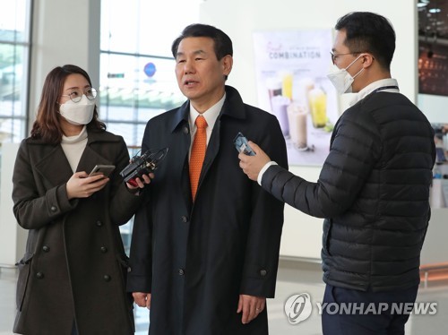 정은보, 두 달만의 방위비협상 위해 출국…"조속한 완결 노력"(종합)