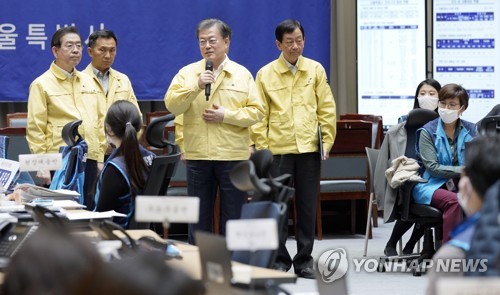 문대통령 '수도권 방역' 직접 챙겨…"안정세 굳히기, 여기 달려"