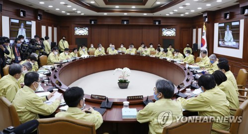 문대통령 오늘 '경제충격 극복 원탁회의'…경영·노동계 집결