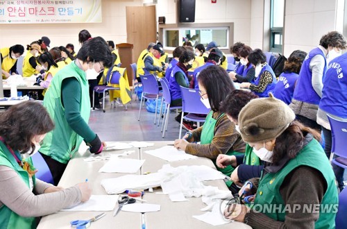 강당에서 집에서…삼척시민, 마스크 7천장 제작 한창