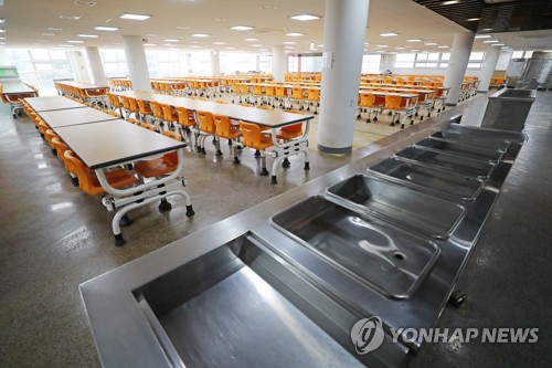 방역 부실한 학원 운영중지…개학후 확진자 발생 학교 등교중지(종합)