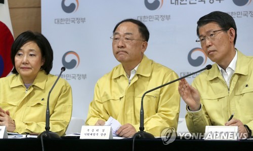 문대통령 "더 많은 대책" 거론…기존 복지전달체계로 '핀셋지원'