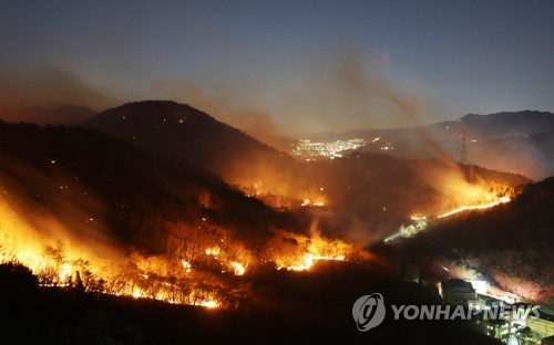 4월은 연중 산불 피해 가장 큰 달…황사·농기계 사고도 조심