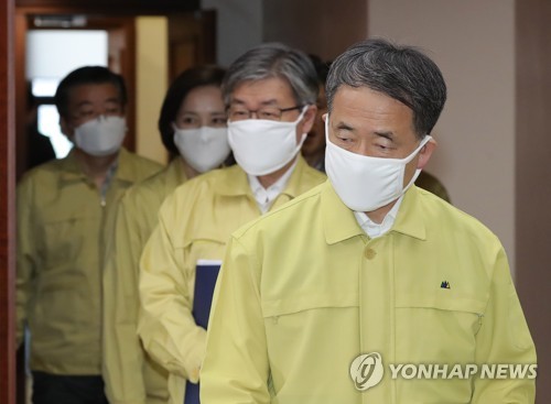 코로나19 장기화에 '생활방역' 준비…정부 "핵심 수칙 마련"