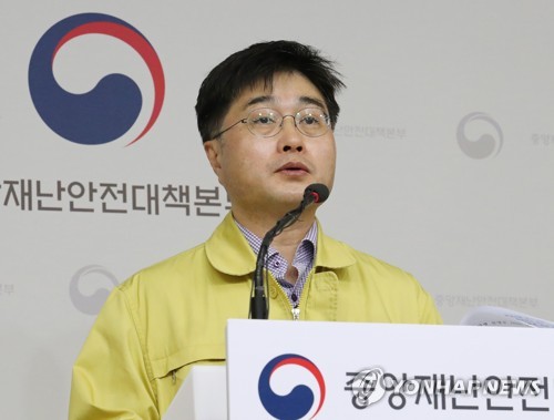 방역당국 "4월 6일 개학, 학교 문 연 싱가포르 참고하겠다"(종합)