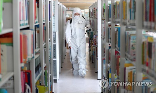 국내 확진자 감소세 '뚜렷'·해외유입 '증가'…사망자 118명