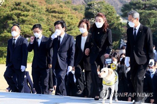 "더 보내야 투표용지 위 칸"…여야, 비례정당 '의원 파견' 경쟁
