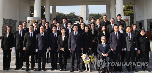 통합당, 미래한국 추가 이적 '5+α' 예상…심야 의총서 결론