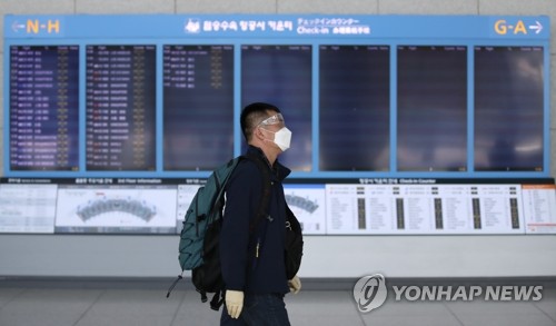 '외국인 입국금지' 논란…"해외유입 증가" vs "실효성 의문"