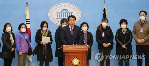"집단탈당은 거짓"…안상수 의원, 윤상현 의원 검찰 고발