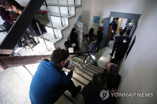 소상공인 직접대출 받으려면…"출생연도 따라 소진공 센터 가야"