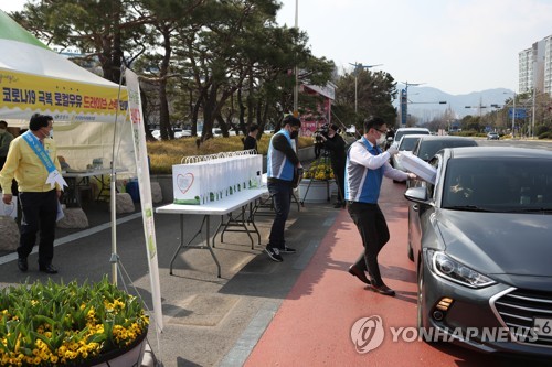 '드라이브 스루' 어디까지…우유도 차에 탄 채 산다