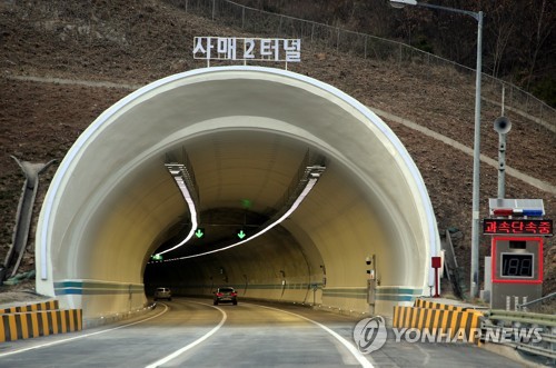 사고 36일만 통행 재개된 남원 사매2터널…과속 방지 시설 추가