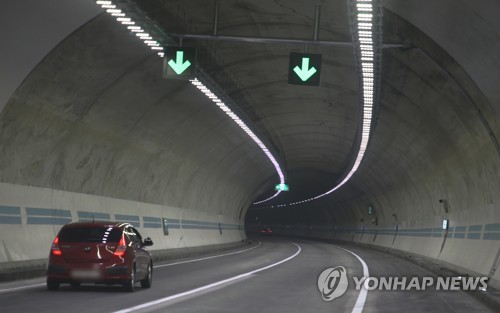사고 36일만 통행 재개된 남원 사매2터널…과속 방지 시설 추가