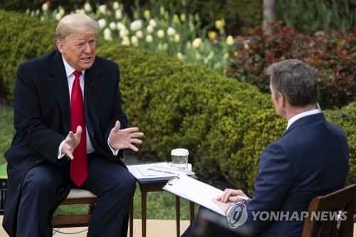 다급한 트럼프 "한국 검사수 넘었다"며 틀린 수치로 연일 방어막