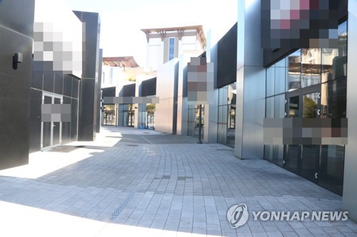 [르포] 코로나19 직격탄에 텅빈 제주신화월드…"취소·휴업·단축"