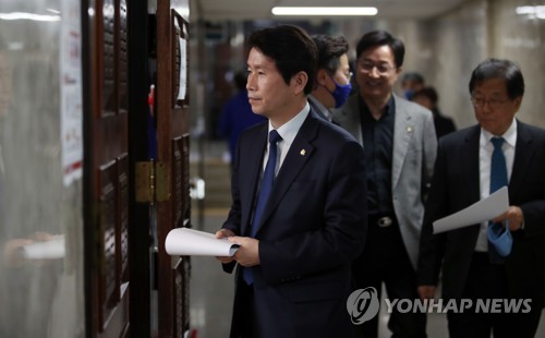 민주 의원들, 4∼5월 세비 50% 기부키로…'1인당 875만원 꼴'