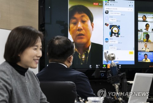 코로나19 지속하면 초중고 '온라인개학'…"추가 개학연기 대비"(종합)
