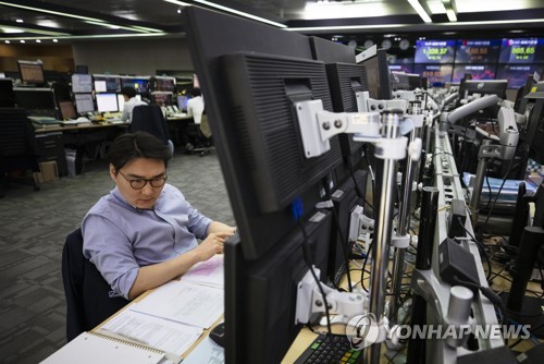 코스피, 한은 '양적완화' 선언에 출렁…1,700선 등락