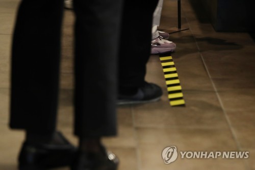 '사회적 거리두기' 10일 뒤엔 끝나나…"당분간 생활화해야"