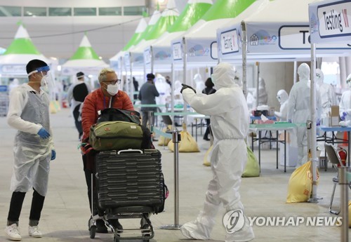 유증상 입국자 검사시간 단축한다…공항 옥외에 진료소 만들기로