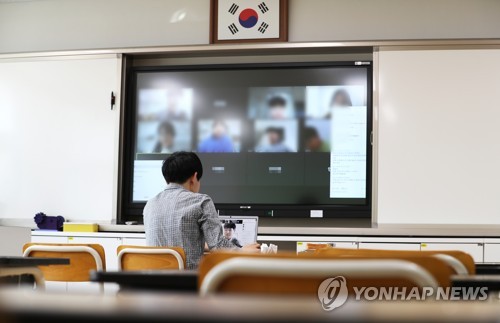 "처음하는 온라인 수업 어쩌나"…학교·가정 모두 혼란