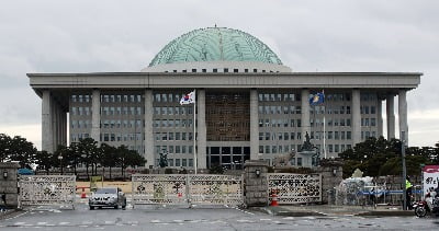 국회, 내일까지 본관 일부 폐쇄 후 방역…코로나19 확진자 다녀가