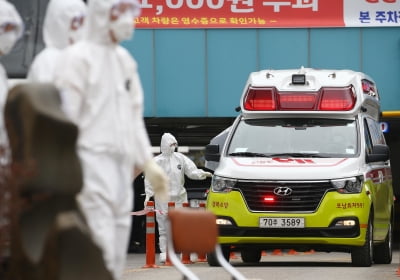 [속보] 보건당국 "코로나19 환자, 중증 이상 52명…25명은 위중상태"