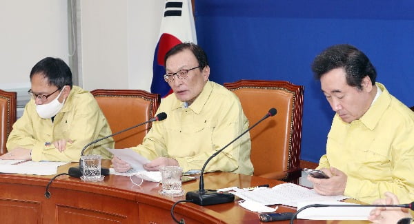 더불어민주당 이해찬 대표가 2일 오전 서울 여의도 국회에서 열린 코로나19재난안전대책위원회-최고위원회 연석회의에서 발언하고 있다. 사진=연합뉴스