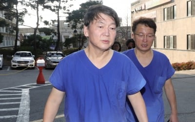 '의사 안철수 효과' 국민의당, 정의당 제쳤다…비례대표 지지율 역전