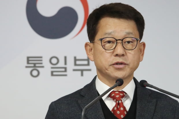 여상기 통일부 대변인이 4일 오전 정부서울청사에서 열린 정례브리핑에서 기자들의 질문에 답하고 있다. 사진=연합뉴스