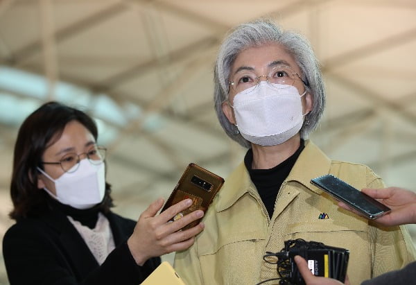 세계 절반이 한국발 입국제한 중인데…일본에만 '맞대응' 이유