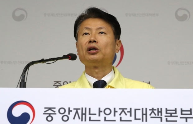 정례브리핑을 하는 김강립 보건복지부 차관. 사진=연합뉴스
