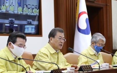 대통령 직접 주재 비상경제회의는…긴급 백신처방 '경제중대본'