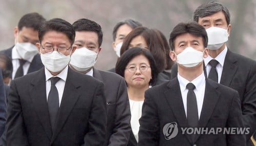 민주·시민당, 봉하마을서 '원팀'강조…권양숙 "시민 대변" 당부(종합)